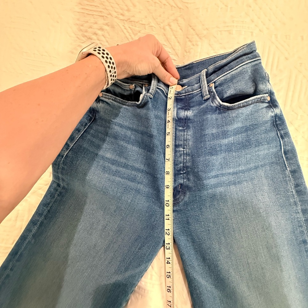 Mother Denim Tune Up Maven Sneak High-Rise Jeans in Opposites Attract - Picture 9 of 10